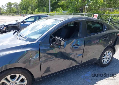 2017 Toyota Yaris Ia из США, поврежденный, VIN 3MYDLBYVXHY187027